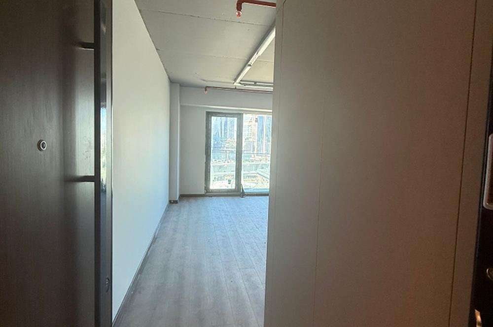 FİNANSŞEHİR ALİZE TOWER’DA ÖZEL MUTFAK VE WC’Lİ OFİS