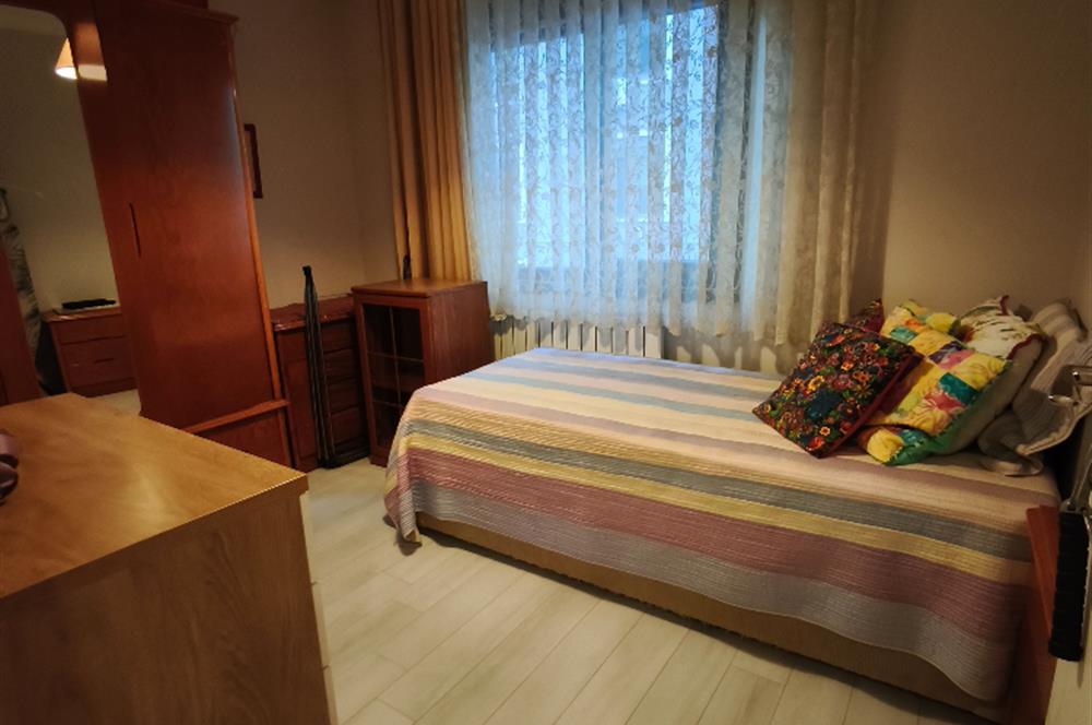 Suadiye'de Ferah Ara Kat Balkonlu Satılık 2+1  Daire