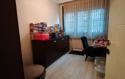 Suadiye'de Ferah Ara Kat Balkonlu Satılık 2+1  Daire