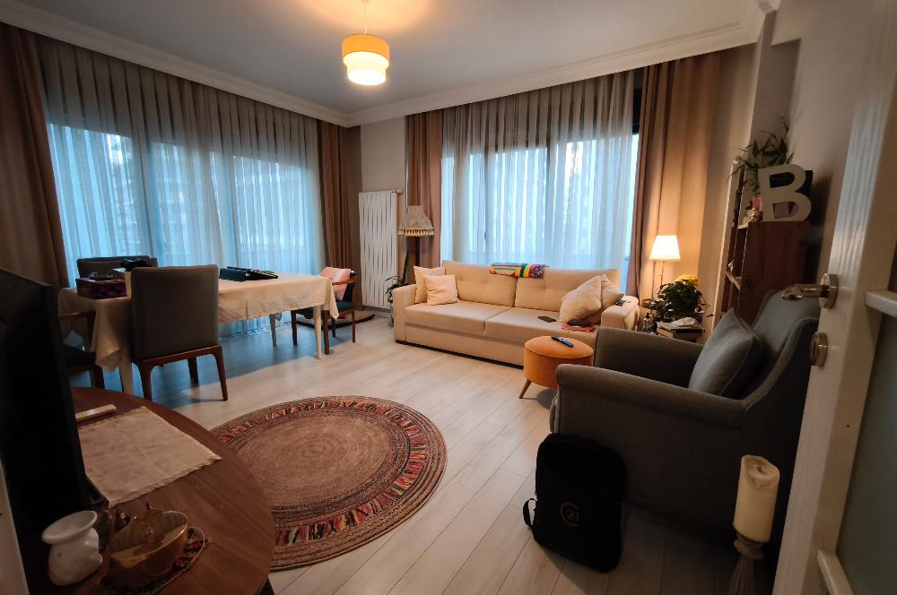Suadiye'de Ferah Ara Kat Balkonlu Satılık 2+1  Daire