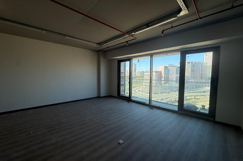 FİNANSŞEHİR ALİZE TOWER’DA ÖZEL MUTFAK VE WC’Lİ OFİS