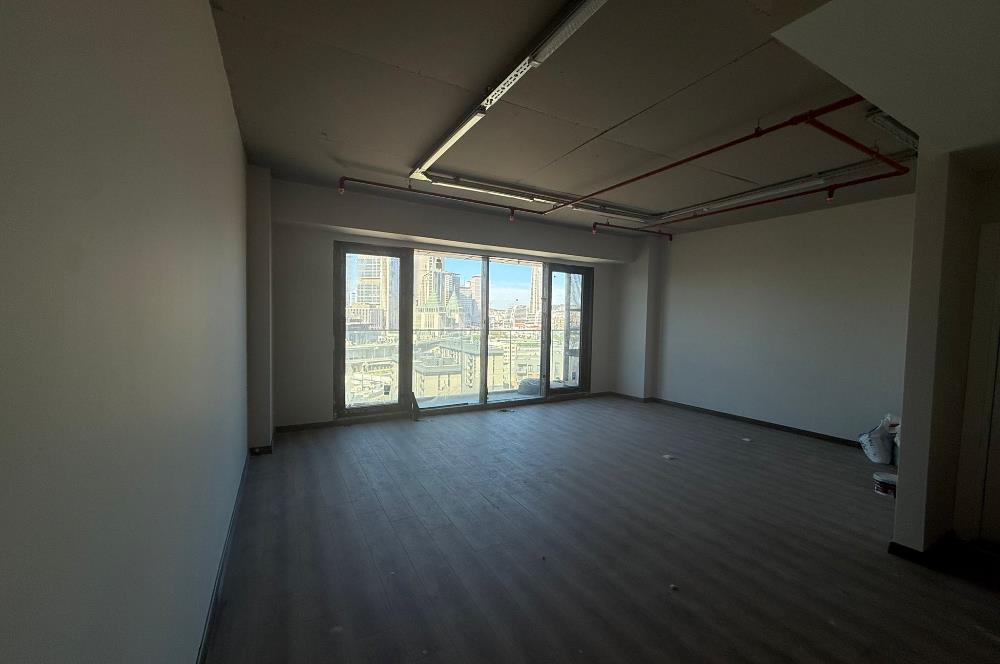 FİNANSŞEHİR ALİZE TOWER’DA ÖZEL MUTFAK VE WC’Lİ OFİS