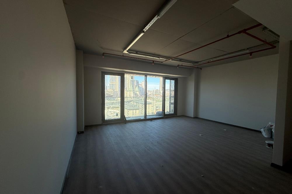 FİNANSŞEHİR ALİZE TOWER’DA ÖZEL MUTFAK VE WC’Lİ OFİS