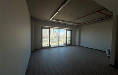 FİNANSŞEHİR ALİZE TOWER’DA ÖZEL MUTFAK VE WC’Lİ OFİS