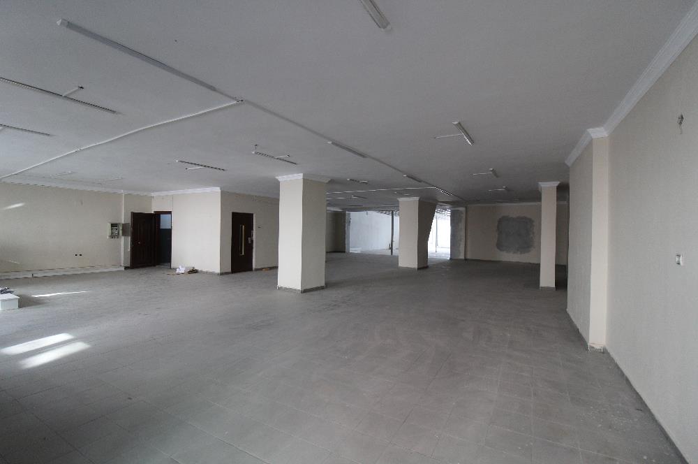 FATİH'DE CADDE ÜZERİ KİRALIK GİRİŞ DÜKKAN VE SHOWROOM 1.KAT