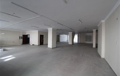 FATİH'DE CADDE ÜZERİ KİRALIK GİRİŞ DÜKKAN VE SHOWROOM 1.KAT