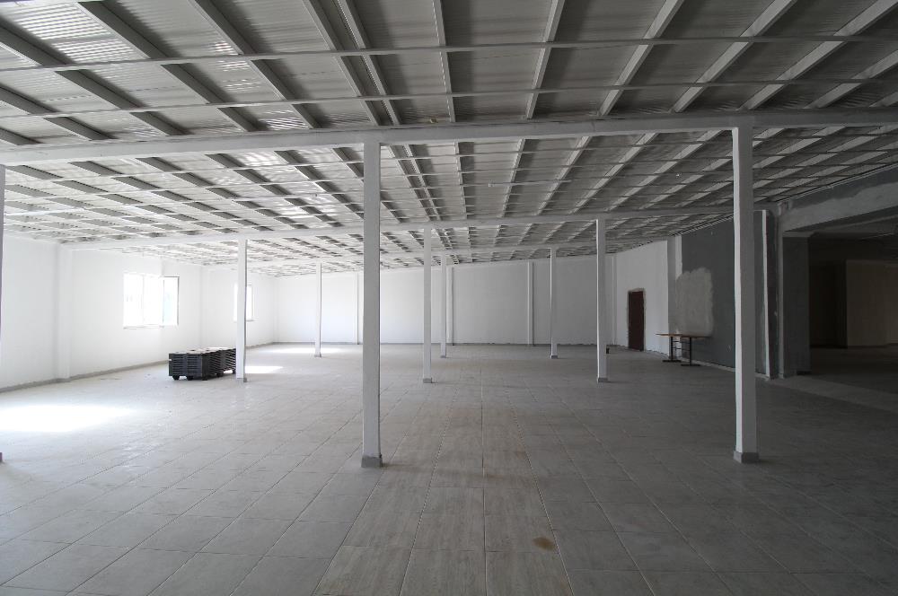 FATİH'DE CADDE ÜZERİ KİRALIK GİRİŞ DÜKKAN VE SHOWROOM 1.KAT