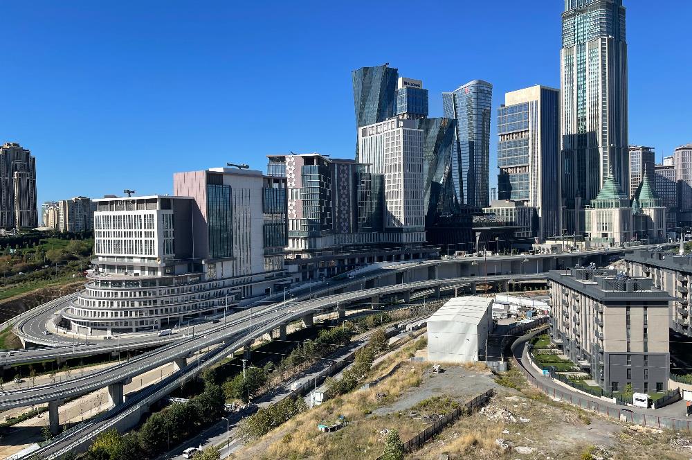 FİNANSŞEHİR ALİZE TOWER’DA ÖZEL MUTFAK VE WC’Lİ OFİS