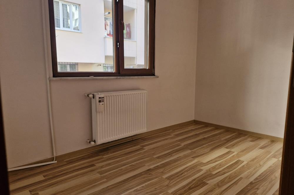 ŞERİFALİ İNCİPARK EVLERİ'NDE KULLANIŞLI FERAH 2+1 DAİRE