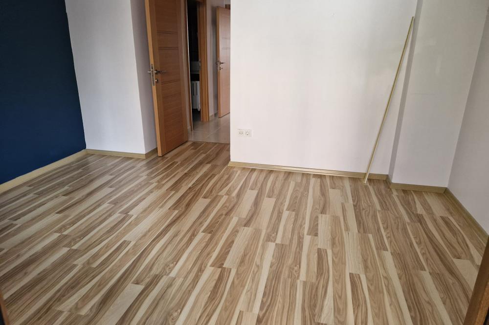 ŞERİFALİ İNCİPARK EVLERİ'NDE KULLANIŞLI FERAH 2+1 DAİRE