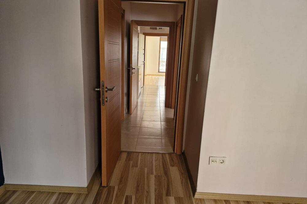 ŞERİFALİ İNCİPARK EVLERİ'NDE KULLANIŞLI FERAH 2+1 DAİRE