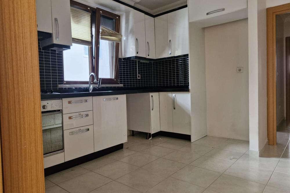 ŞERİFALİ İNCİPARK EVLERİ'NDE KULLANIŞLI FERAH 2+1 DAİRE