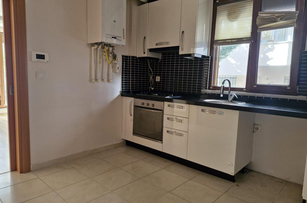 ŞERİFALİ İNCİPARK EVLERİ'NDE KULLANIŞLI FERAH 2+1 DAİRE