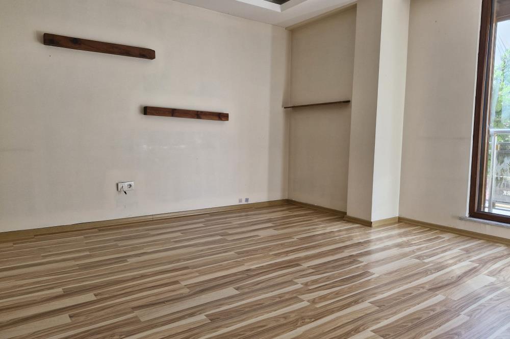 ŞERİFALİ İNCİPARK EVLERİ'NDE KULLANIŞLI FERAH 2+1 DAİRE