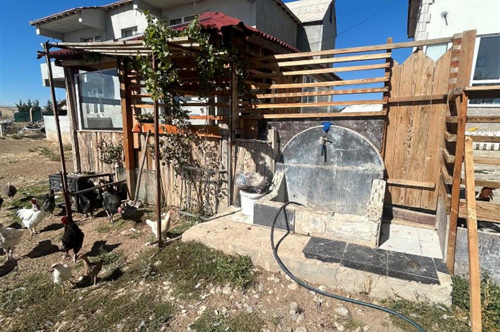 Topaklı Köyü’nde Doğayla İç İçe Huzurlu  Satılık Çiftlik