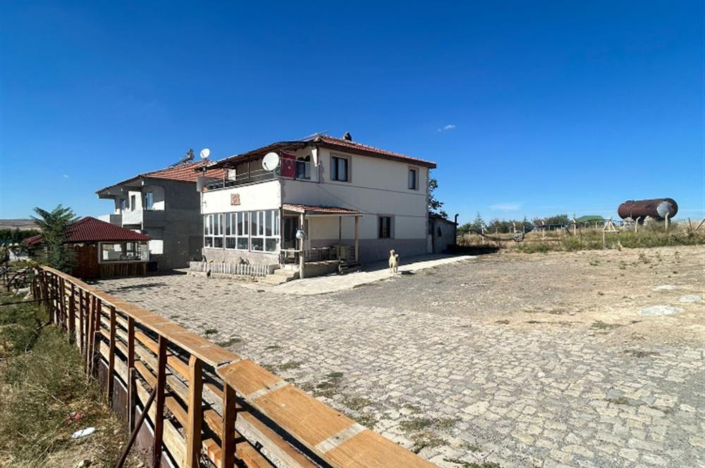 Topaklı Köyü’nde Doğayla İç İçe Huzurlu  Satılık Çiftlik