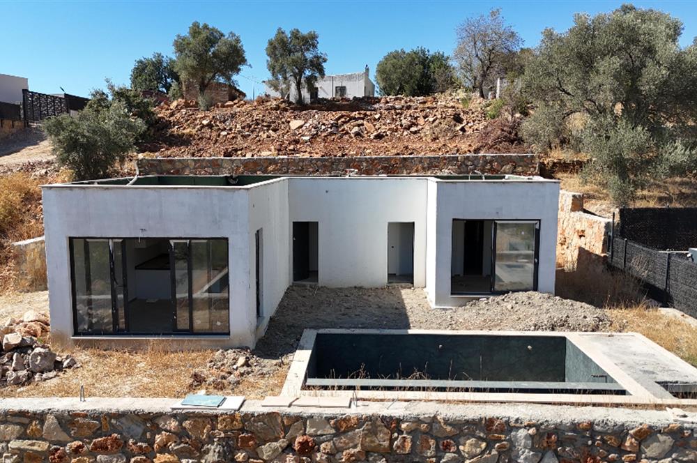 Bodrum Yalıçiftlik' te Satılık Havuzlu Müstakil Villa