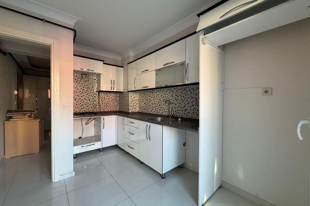 Karşıyaka Şemikler'de Merkezi Konumda Boş 2+1 Satılık Daire