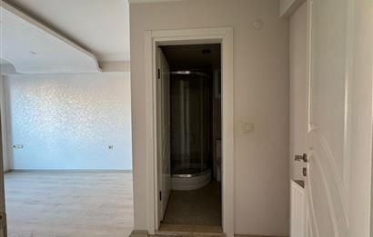 Karşıyaka Şemikler'de Merkezi Konumda Boş 2+1 Satılık Daire