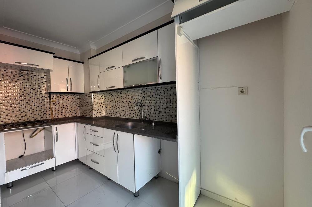 Karşıyaka Şemikler'de Merkezi Konumda Boş 2+1 Satılık Daire