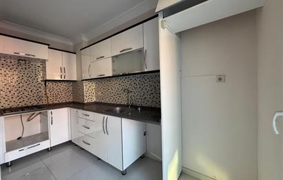 Karşıyaka Şemikler'de Merkezi Konumda Boş 2+1 Satılık Daire