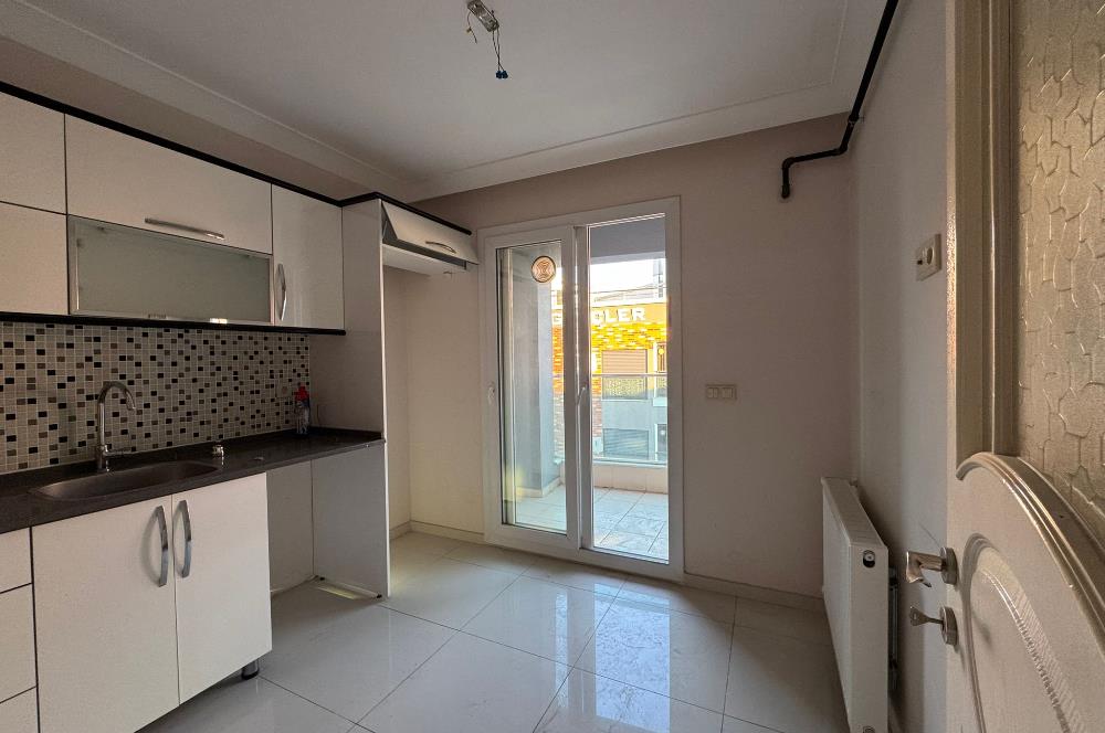 Karşıyaka Şemikler'de Merkezi Konumda Boş 2+1 Satılık Daire