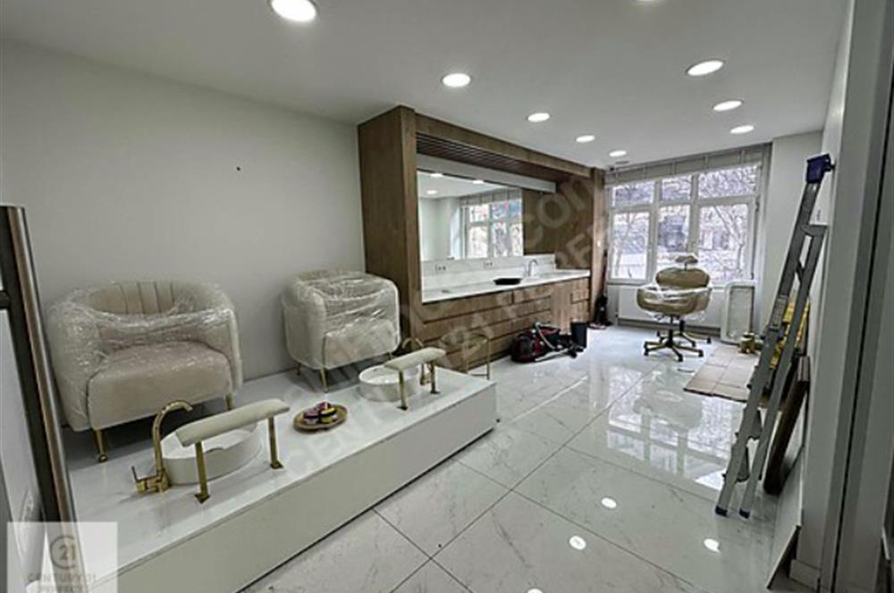 MODA CADDESİ ÜZERİ HARİKA KONUMDA SATILIK OFİS 250 M2