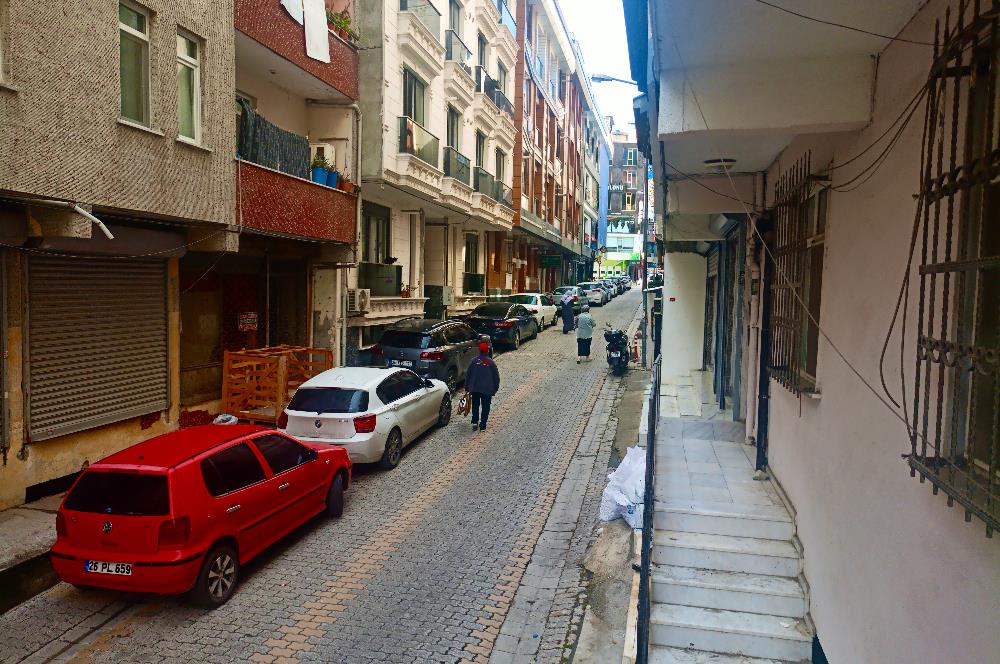 Sefaköy'de Bağımsız  Yüksek Girişli Eşyalı Kiralık 2+1