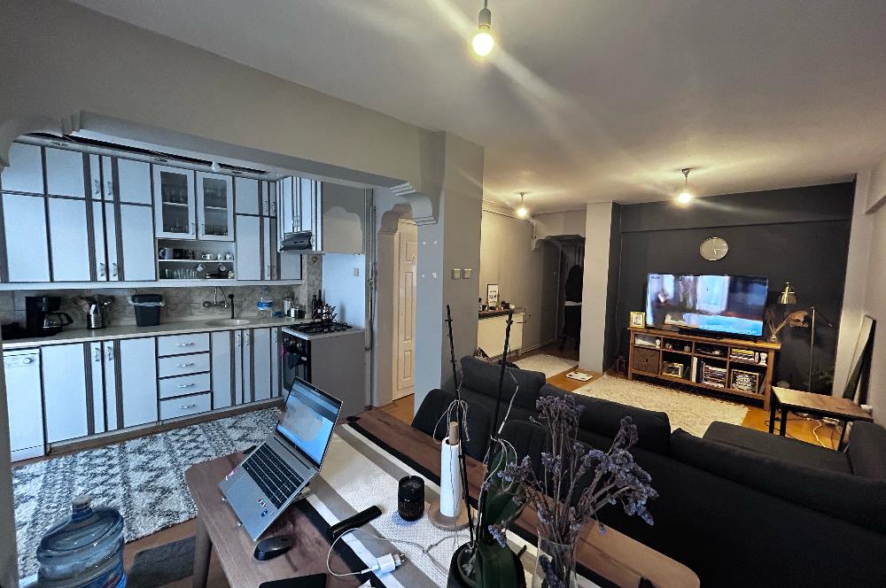 İzmir Karşıyaka Bostanlı Mahallesinde Satılık 2+1 Daire