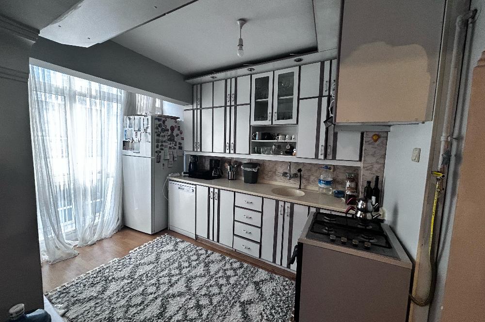 İzmir Karşıyaka Bostanlı Mahallesinde Satılık 2+1 Daire