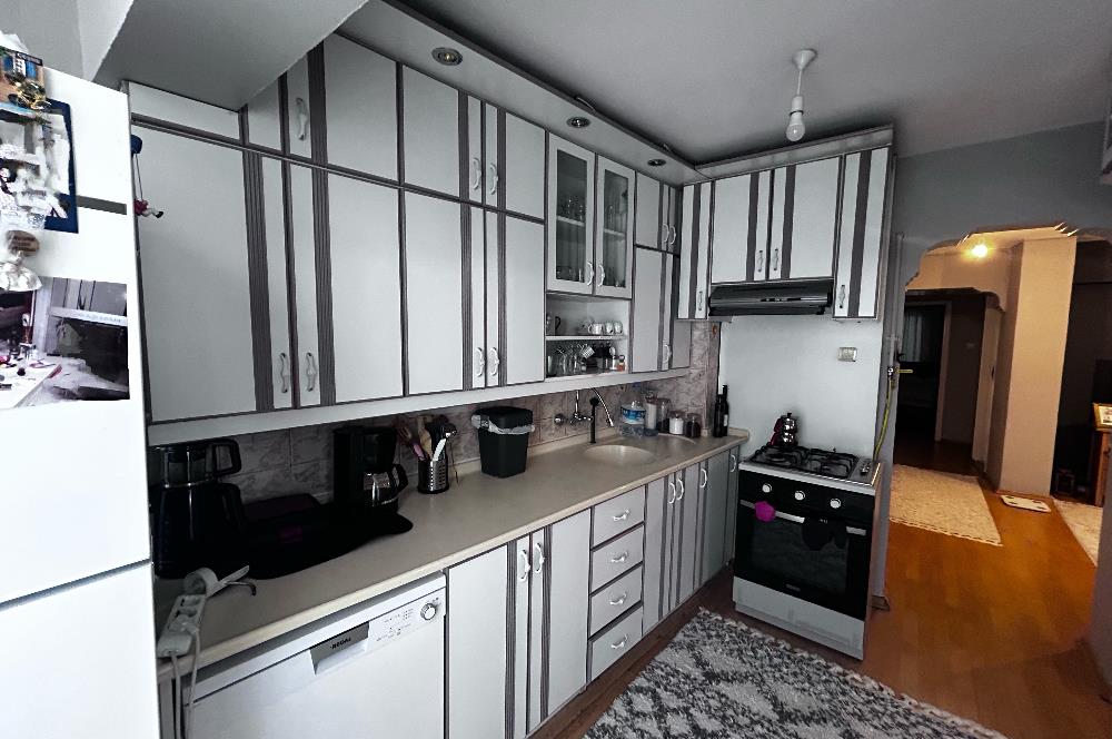İzmir Karşıyaka Bostanlı Mahallesinde Satılık 2+1 Daire