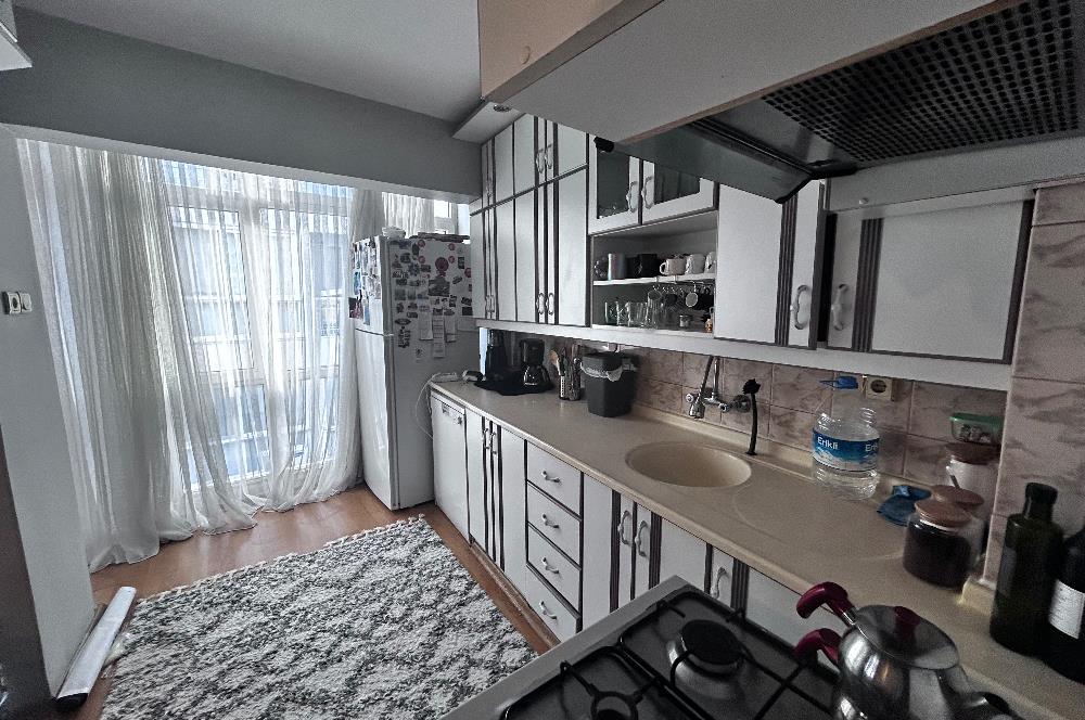 İzmir Karşıyaka Bostanlı Mahallesinde Satılık 2+1 Daire