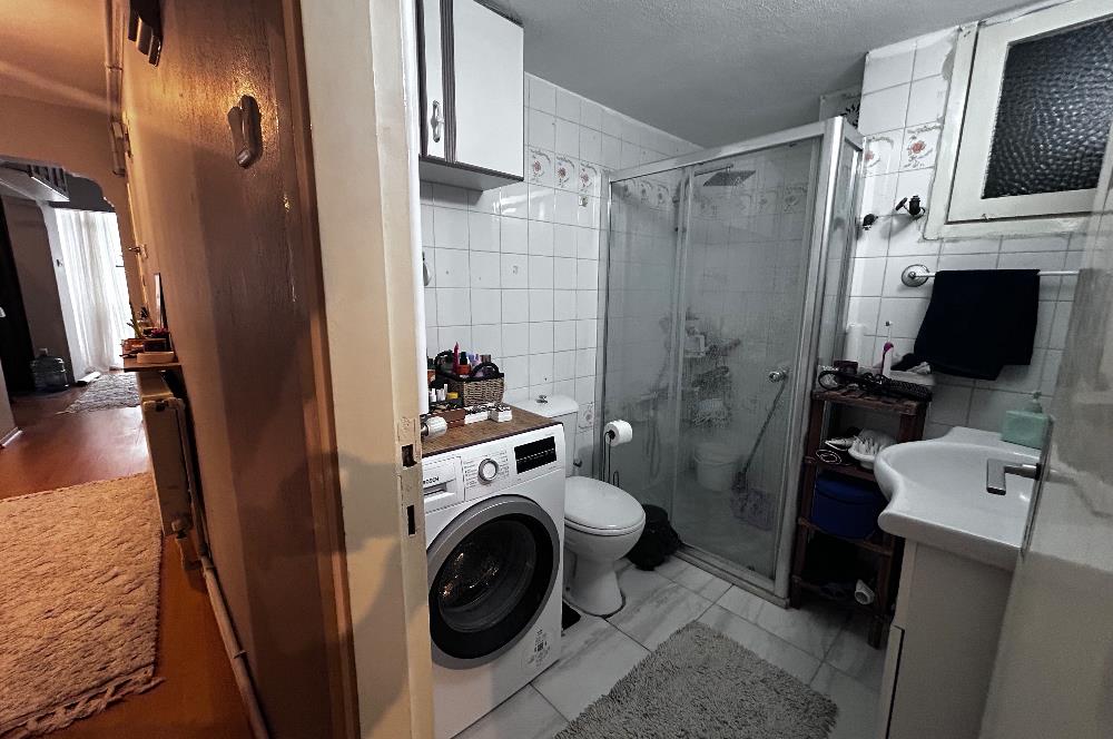 İzmir Karşıyaka Bostanlı Mahallesinde Satılık 2+1 Daire