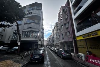 İzmir Karşıyaka Bostanlı Mahallesinde Satılık 2+1 Daire
