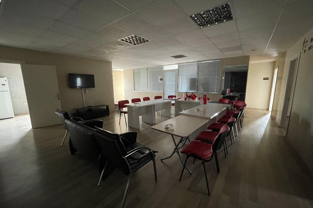BAĞDAT CADDESİ’NDE 230 m2 NET PLAZA KATI