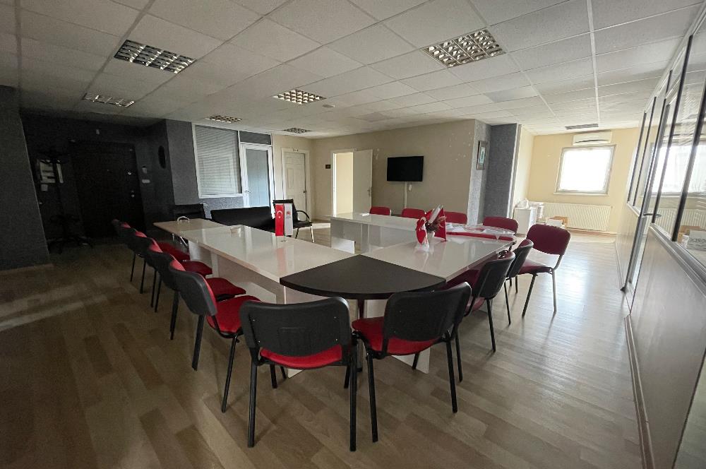 BAĞDAT CADDESİ’NDE 230 m2 NET PLAZA KATI