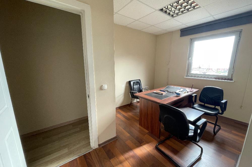 BAĞDAT CADDESİ’NDE 230 m2 NET PLAZA KATI