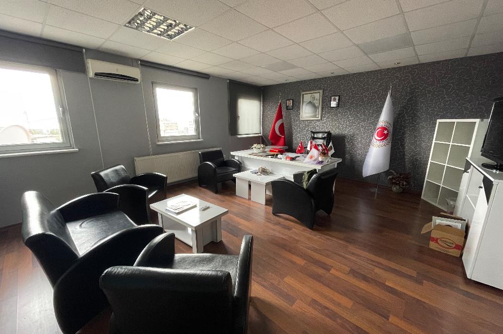 BAĞDAT CADDESİ’NDE 230 m2 NET PLAZA KATI