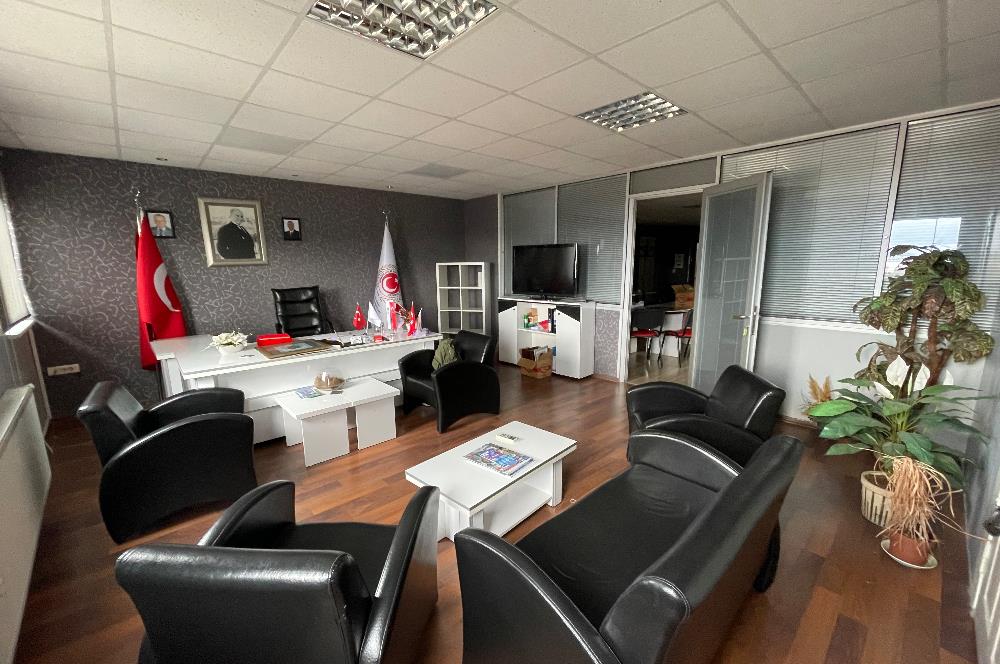 BAĞDAT CADDESİ’NDE 230 m2 NET PLAZA KATI
