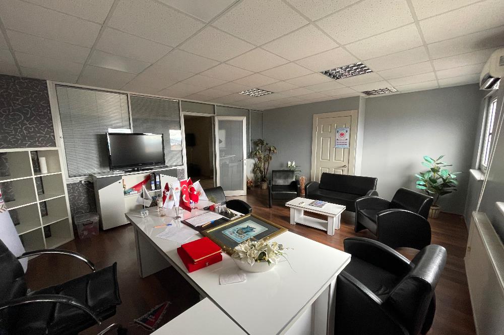 BAĞDAT CADDESİ’NDE 230 m2 NET PLAZA KATI