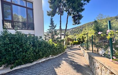 Panoramik Deniz Ve Doğa Manzaralı Havuzlu Sitede 3+1 Satılık Daire