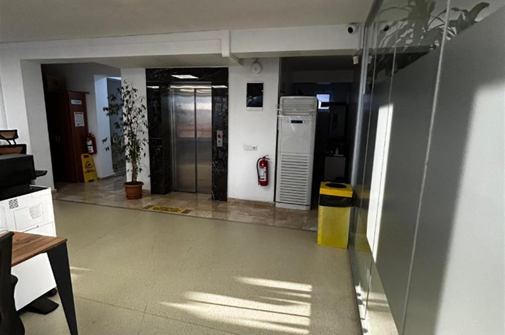 ATAŞEHİR/KAYIŞDAĞINDA TOPLU ULAŞIMA YAKIN, FIRSAT 7 KATLI PLAZA