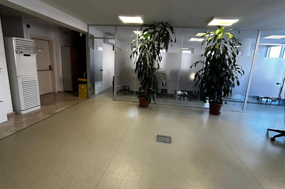 ATAŞEHİR/KAYIŞDAĞINDA TOPLU ULAŞIMA YAKIN, FIRSAT 7 KATLI PLAZA