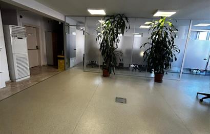 ATAŞEHİR/KAYIŞDAĞINDA TOPLU ULAŞIMA YAKIN, FIRSAT 7 KATLI PLAZA