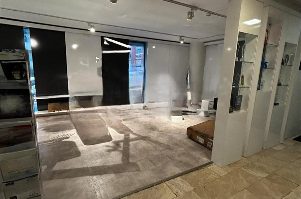 ATAŞEHİR/KAYIŞDAĞINDA TOPLU ULAŞIMA YAKIN, FIRSAT 7 KATLI PLAZA