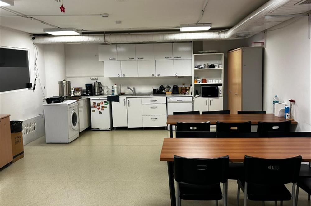 ATAŞEHİR/KAYIŞDAĞINDA TOPLU ULAŞIMA YAKIN, FIRSAT 7 KATLI PLAZA
