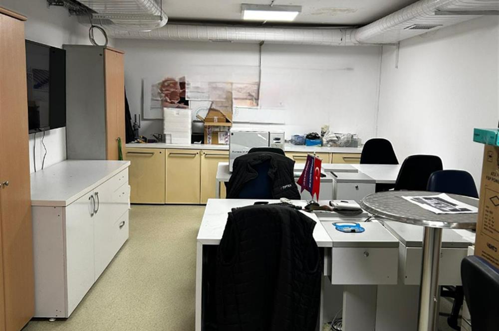 ATAŞEHİR/KAYIŞDAĞINDA TOPLU ULAŞIMA YAKIN, FIRSAT 7 KATLI PLAZA