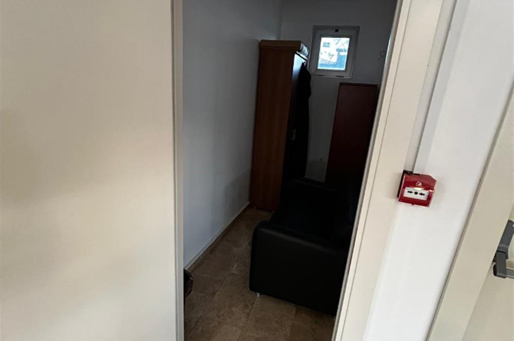 ATAŞEHİR/KAYIŞDAĞINDA TOPLU ULAŞIMA YAKIN, FIRSAT 7 KATLI PLAZA