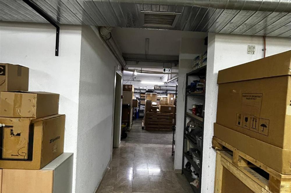 ATAŞEHİR/KAYIŞDAĞINDA TOPLU ULAŞIMA YAKIN, FIRSAT 7 KATLI PLAZA