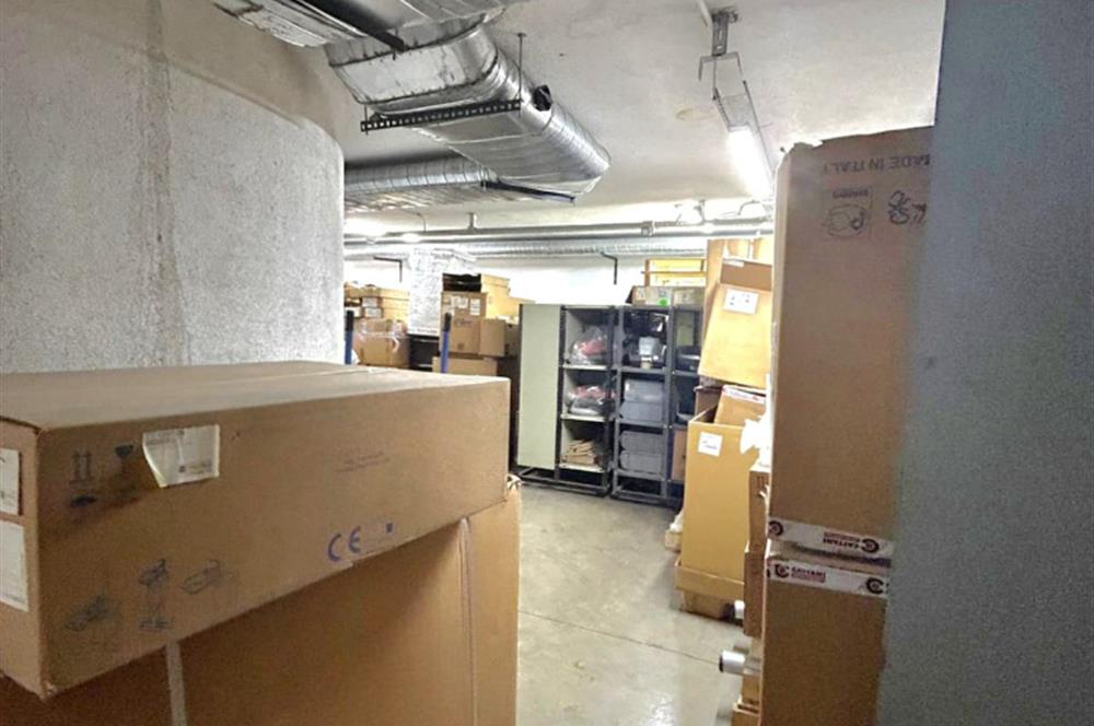 ATAŞEHİR/KAYIŞDAĞINDA TOPLU ULAŞIMA YAKIN, FIRSAT 7 KATLI PLAZA